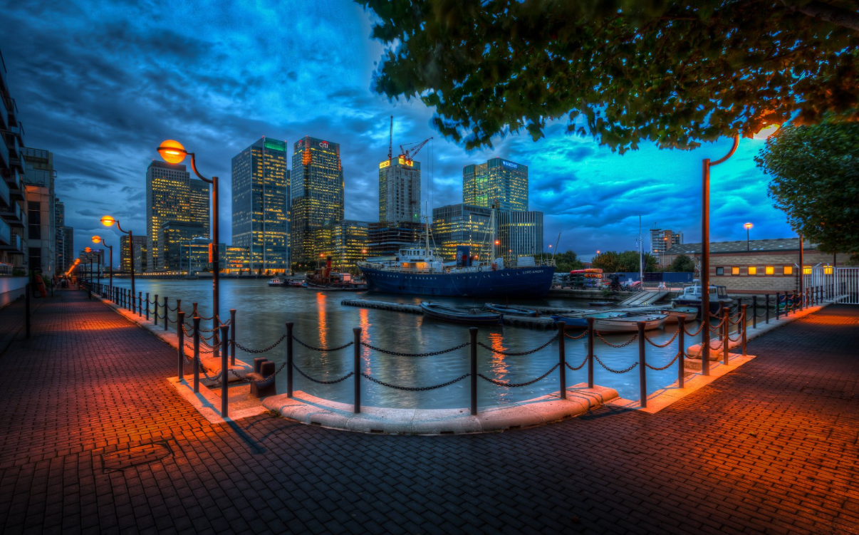 Gatwick to Canary Wharf chauffeur service