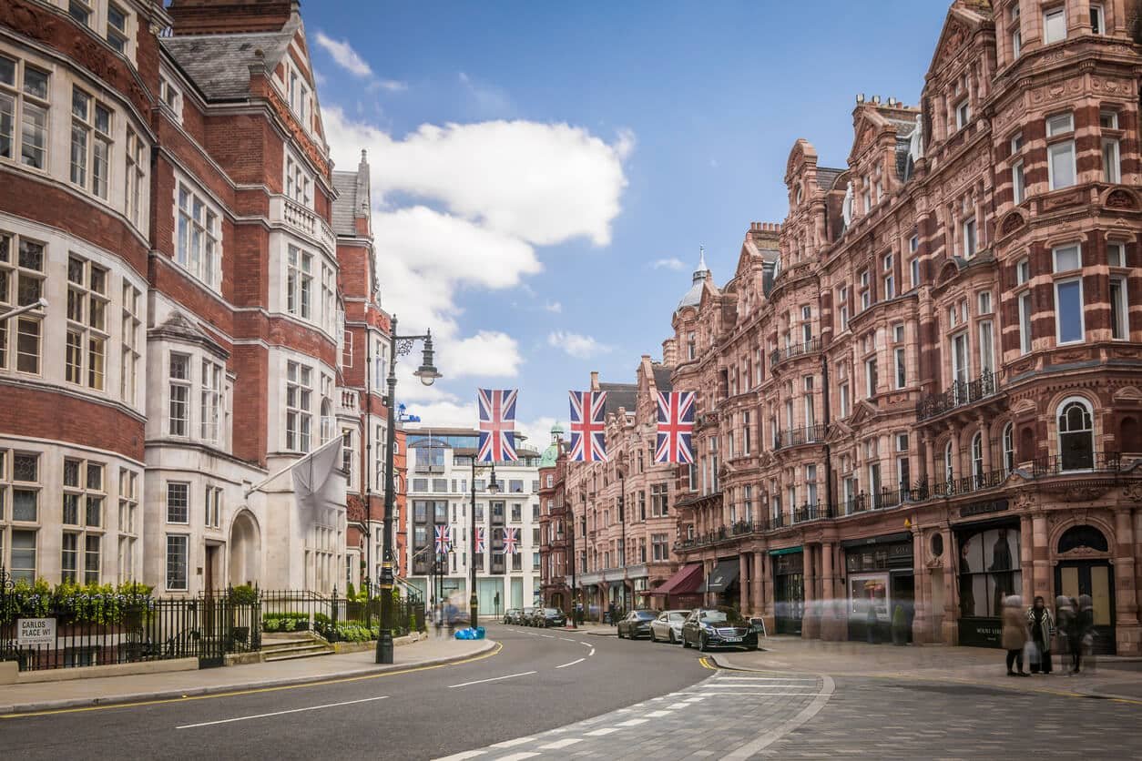 Heathrow to Mayfair chauffeur for UAE families