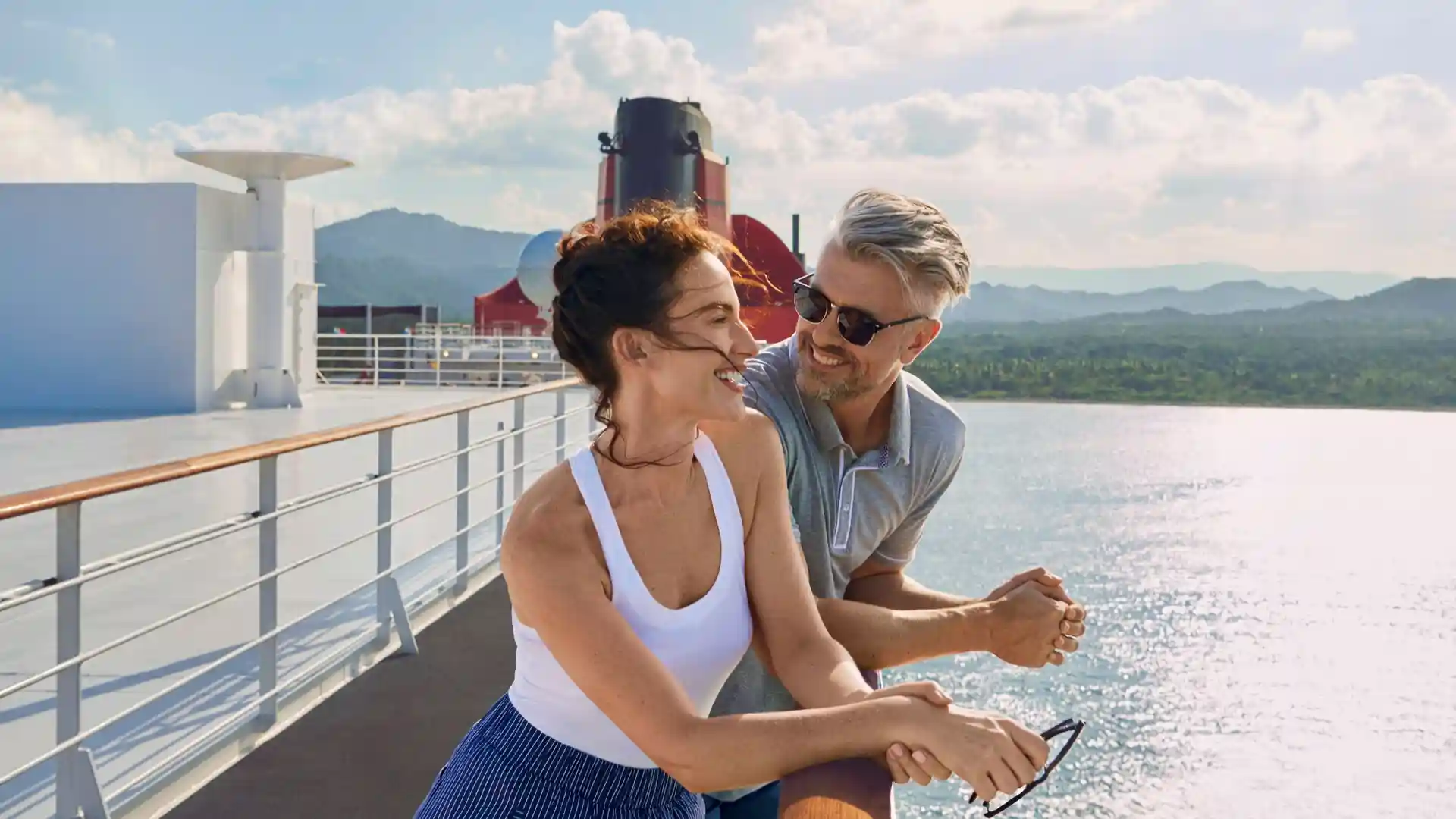 Couple starting a cruise vacation